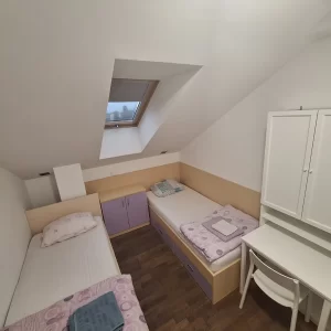 hostel, dvoposteljna, stran