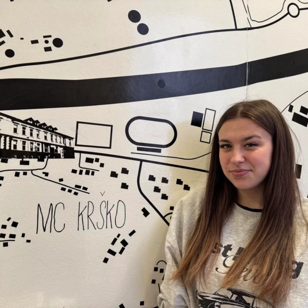 Larisa Gortan na delavni praksi v ZMŠ Krško